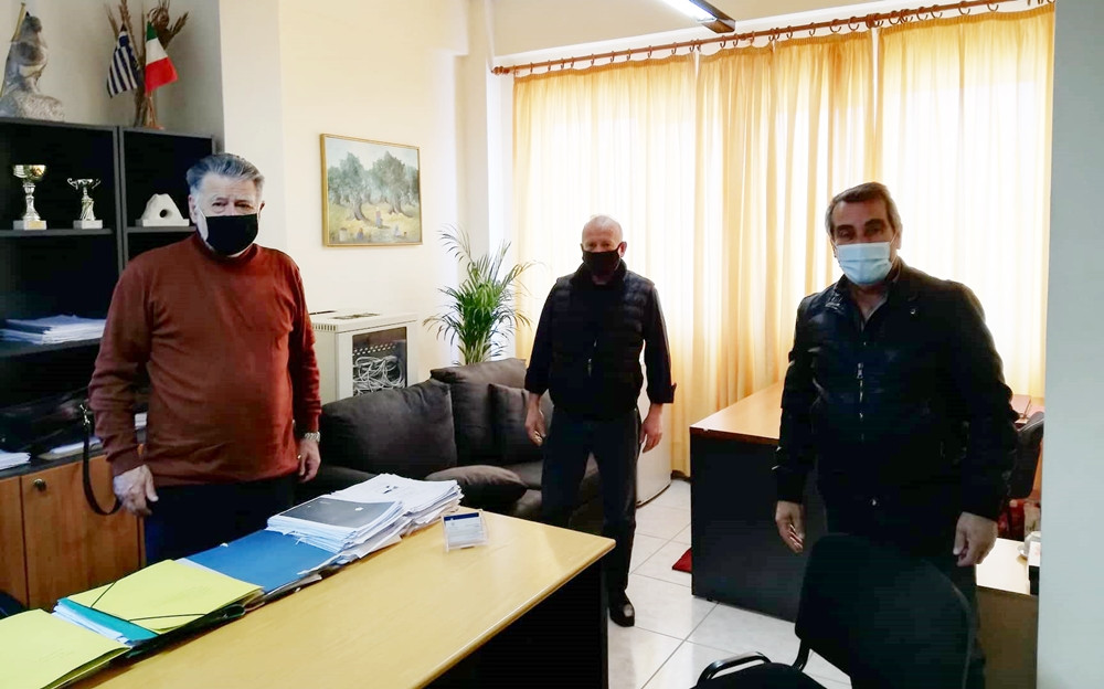 Tourist coach owners meet with South Corfu Mayor