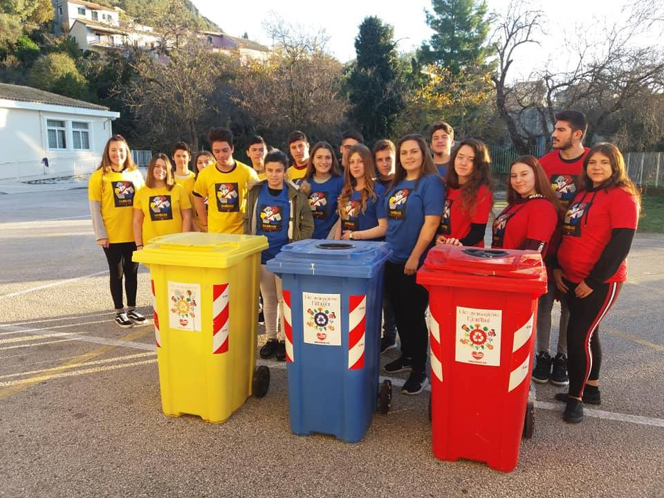 Ανακύκλωση με επαναγεμιζόμενα μπουκάλια νερού από το Γυμνάσιο με Λ.Τ. Σκριπερού