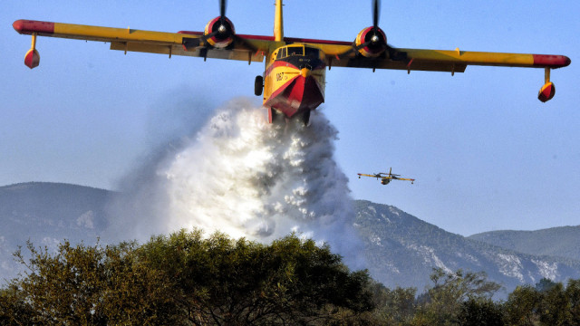 two-canadair-planes-from-corfu-helping-to-put-out-fire-in-albania