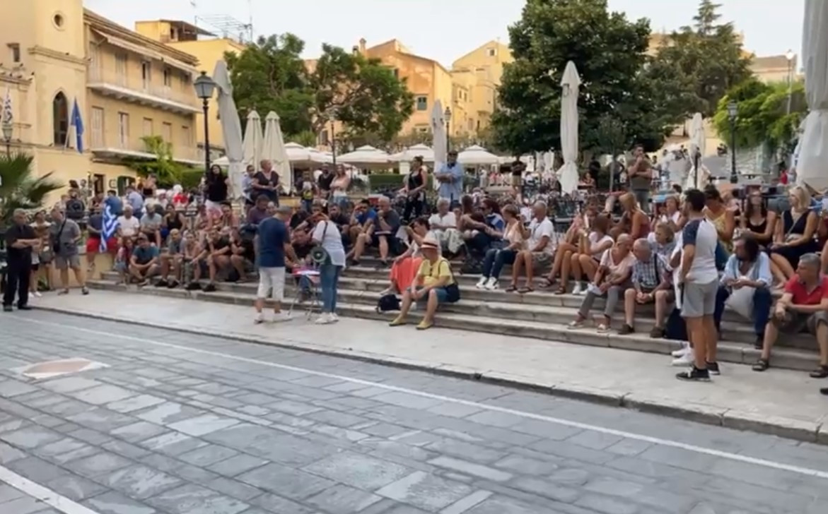 Συνέλευση πολιτών που αμφισβητούν την ύπαρξη πανδημίας