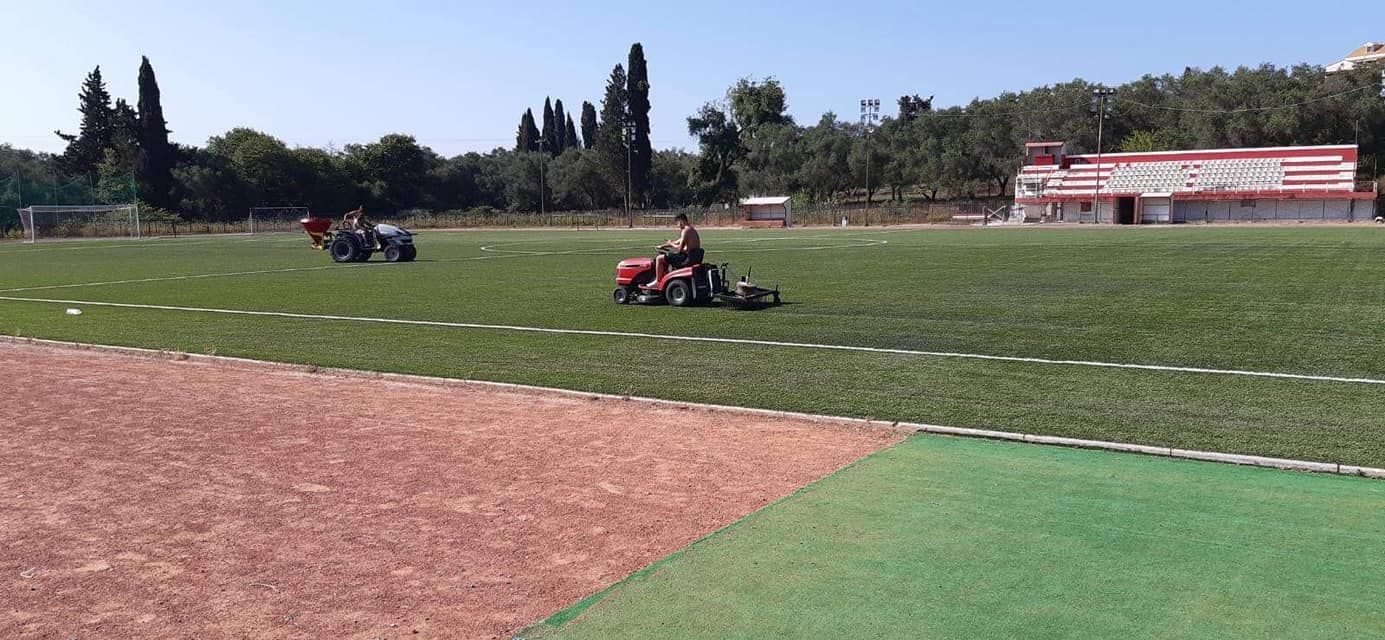 Συντήρηση χλοοτάπητα στο γήπεδο της Λευκίμμης
