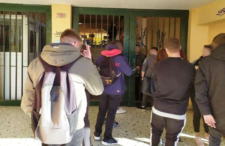 Στη διαμαρτυρία των εσπερινών ΓΕΛ-ΕΠΑΛ και οι γονείς και κηδεμόνες της Κέρκυρας
