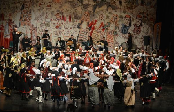 Πάνω από 1000 χορευτές συμμετείχαν στο 24ο Φολκλορικό Φεστιβάλ Κέρκυρας (photos)