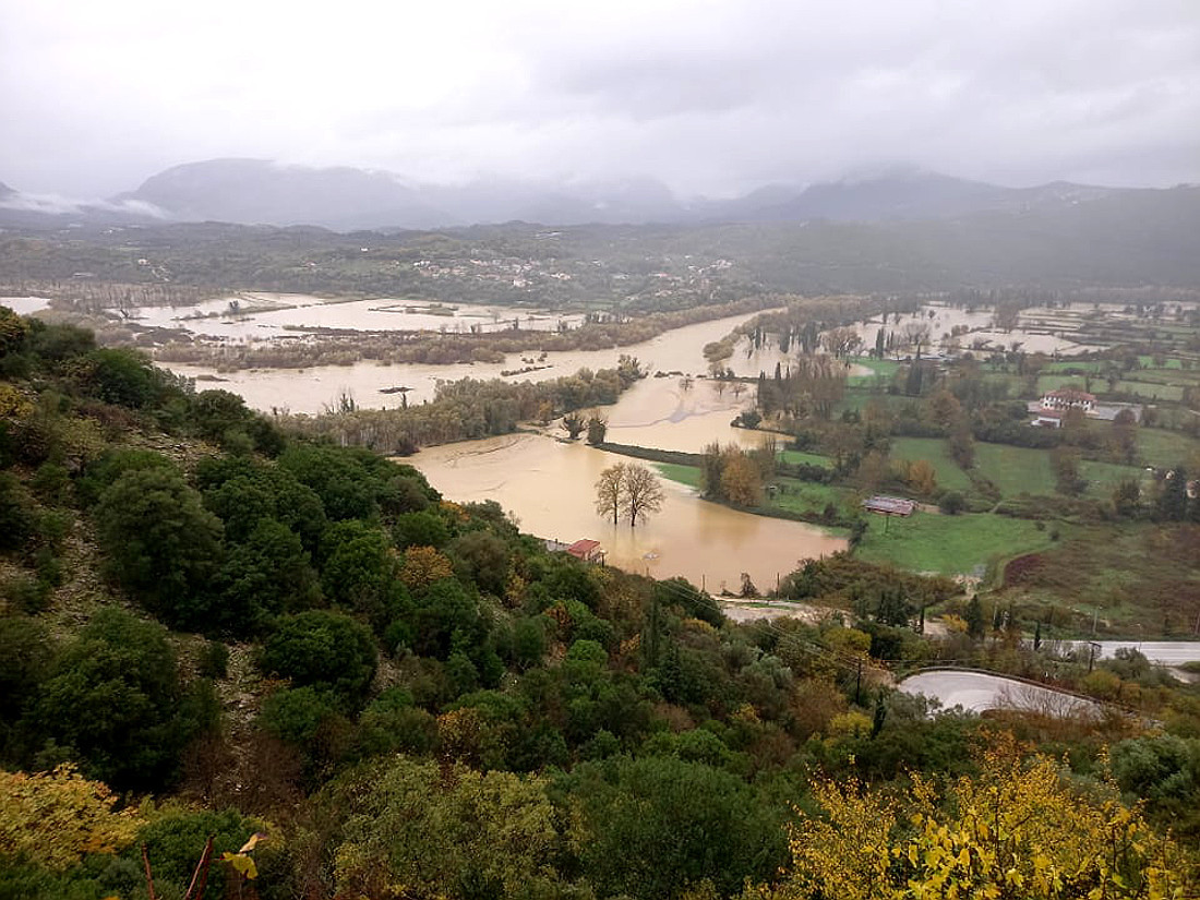 Ξεχείλισε κι ο Καλαμάς, οι πλημμύρες στη Θεσπρωτία