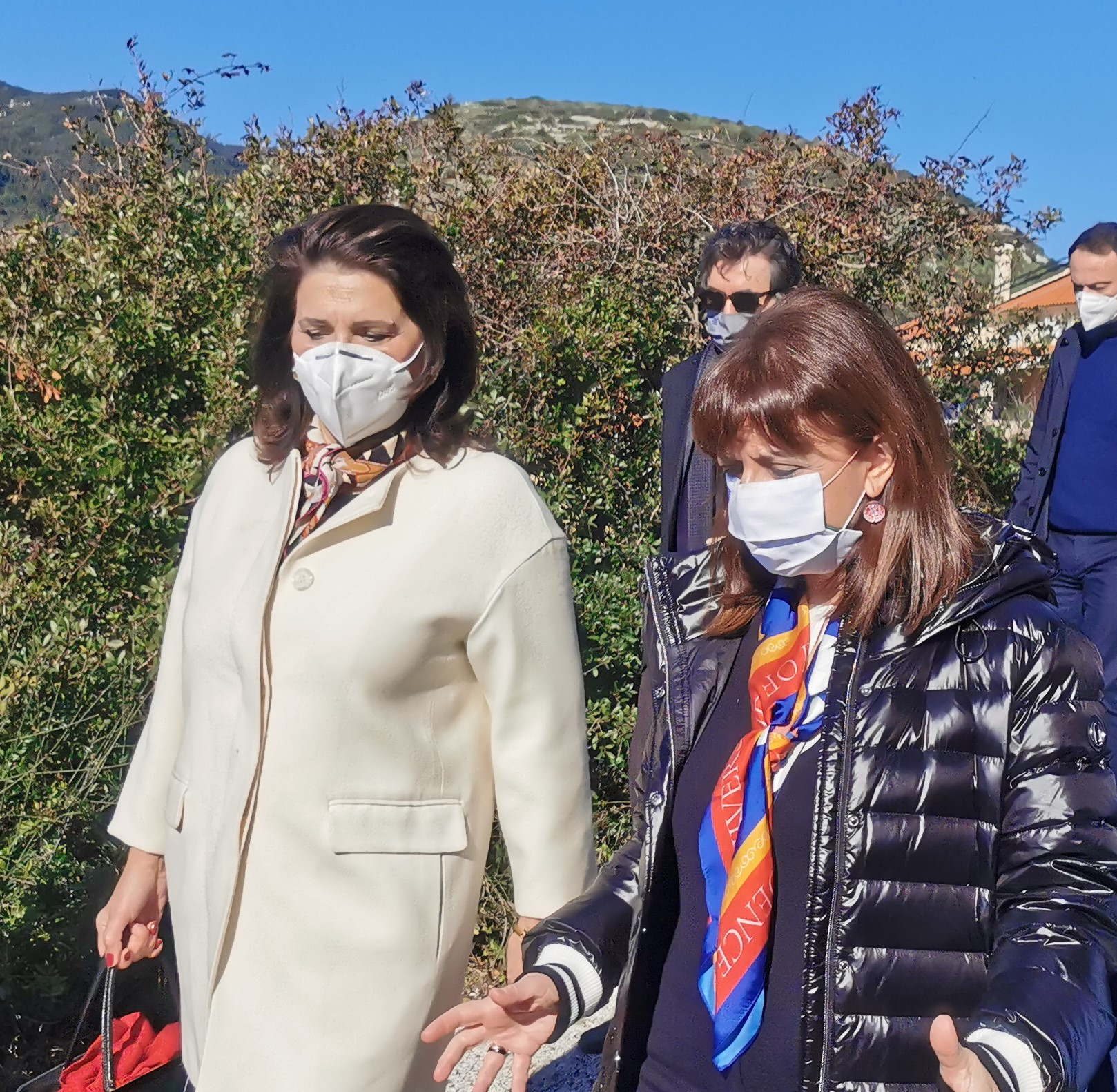 Ρόδη Κράτσα σε Κατερίνα Σακελλαροπούλου: «Σας περιμένουμε και στα άλλα μικρά νησιά του Ιονίου»