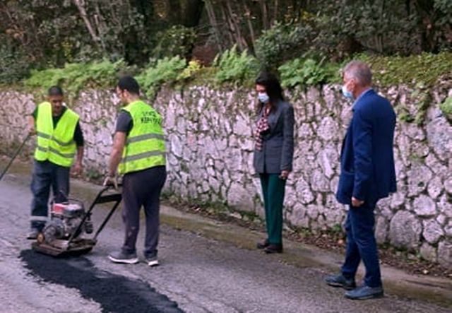 Central Corfu Municipality filling in potholes and pruning trees