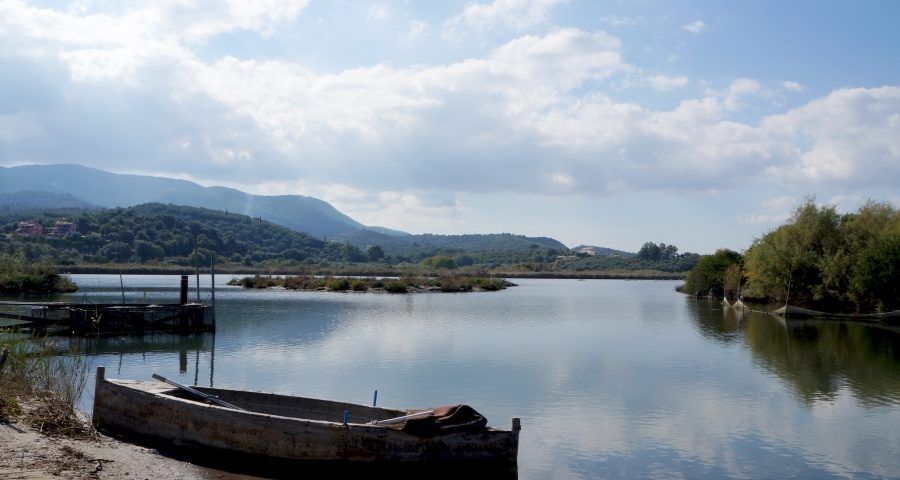 Πεζοπορία στη λίμνη Αντινιώτη από τον Πεζοπορικό Ορειβατικό Σύλλογο Κέρκυρας