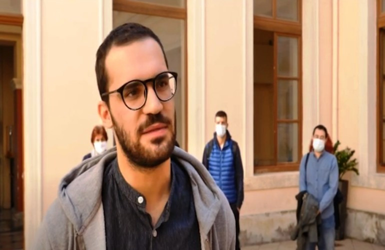 Θεατές σε μια απαίσια παράσταση