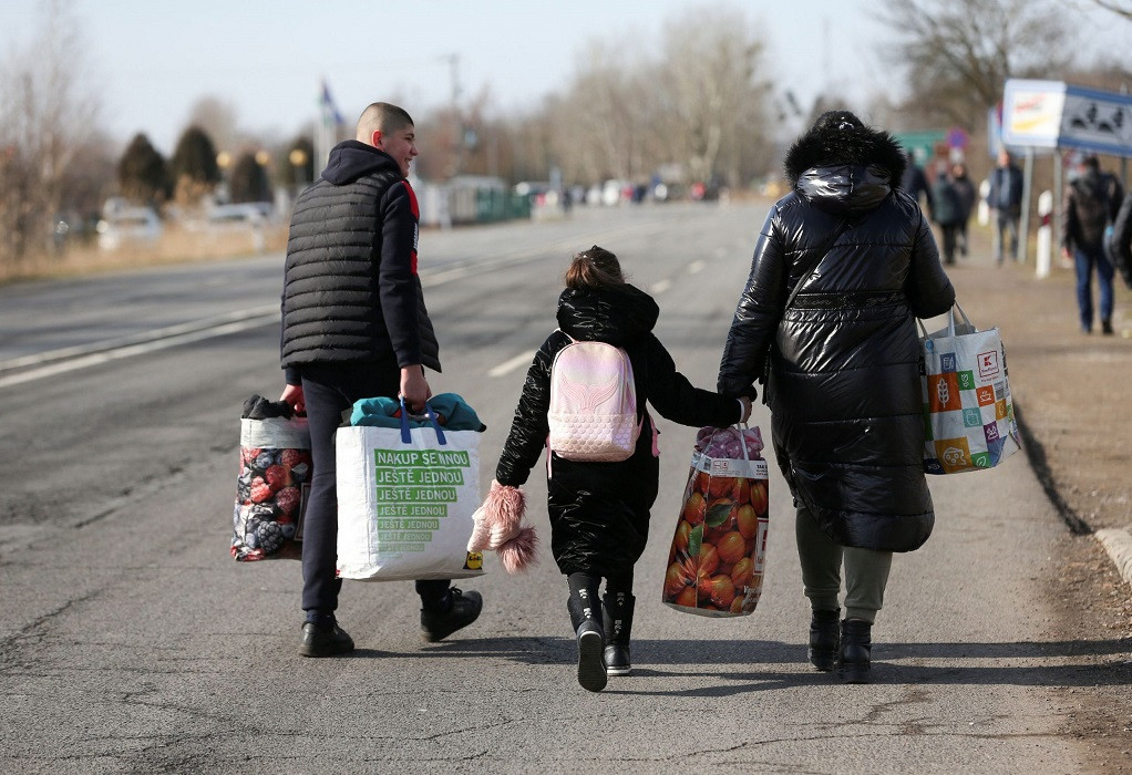 Στην αγκαλιά της Κέρκυρας οι πρώτες οικογένειες από την Ουκρανία