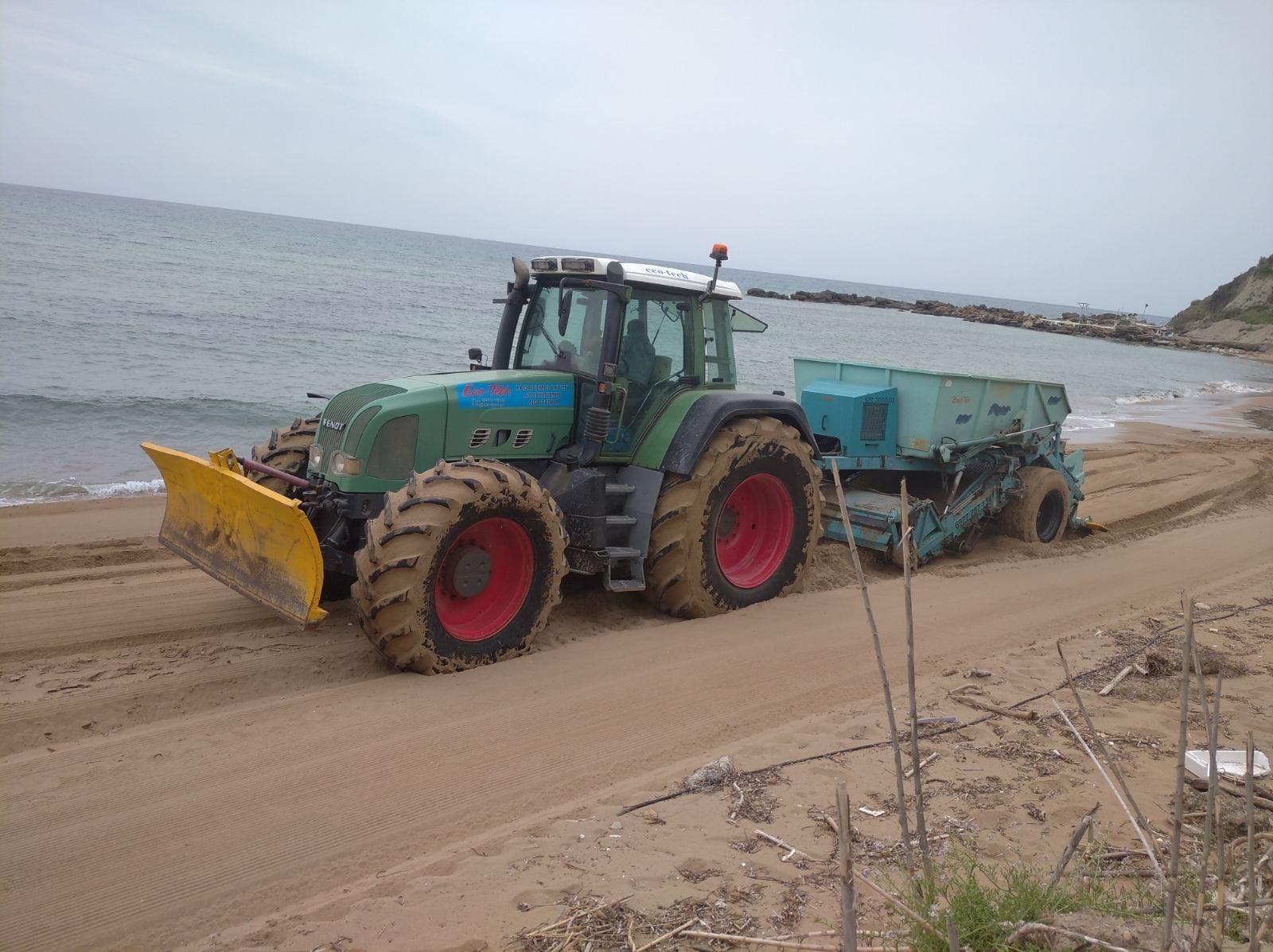 South Corfu Municipality cleaning up beaches