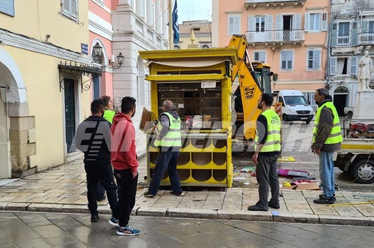 Στην ...ιστορία πέρασαν κάποια από τα πιο παλιά περίπτερα της Κέρκυρας (photos)