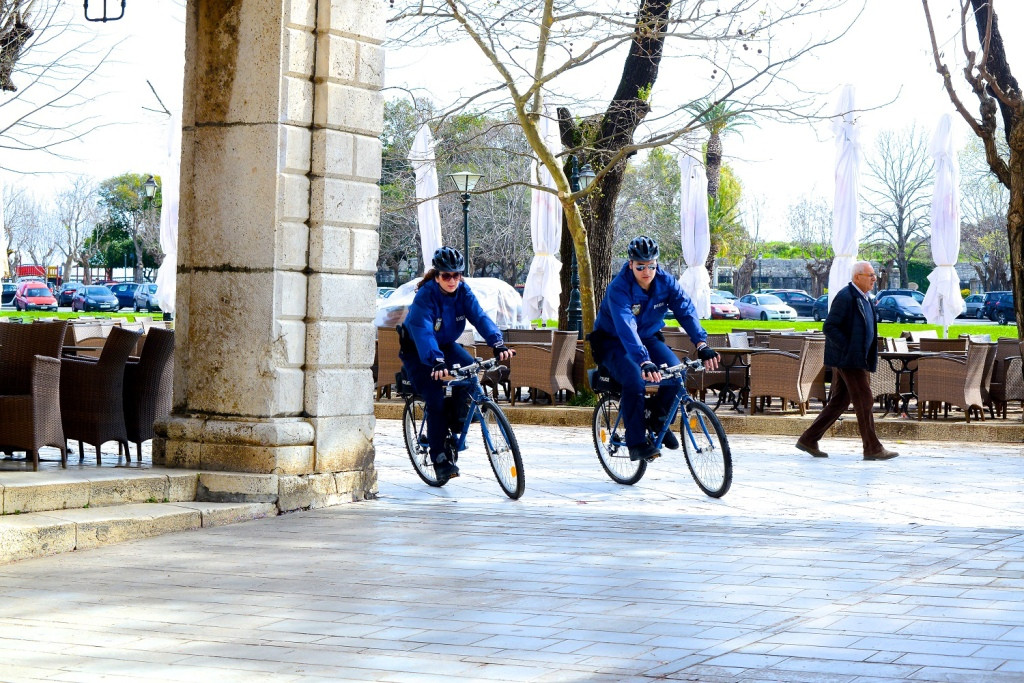 Κλοπή σε κοσμηματοπωλείο της Κέρκυρας-Άμεση σύλληψη από ποδηλάτες αστυνομικούς