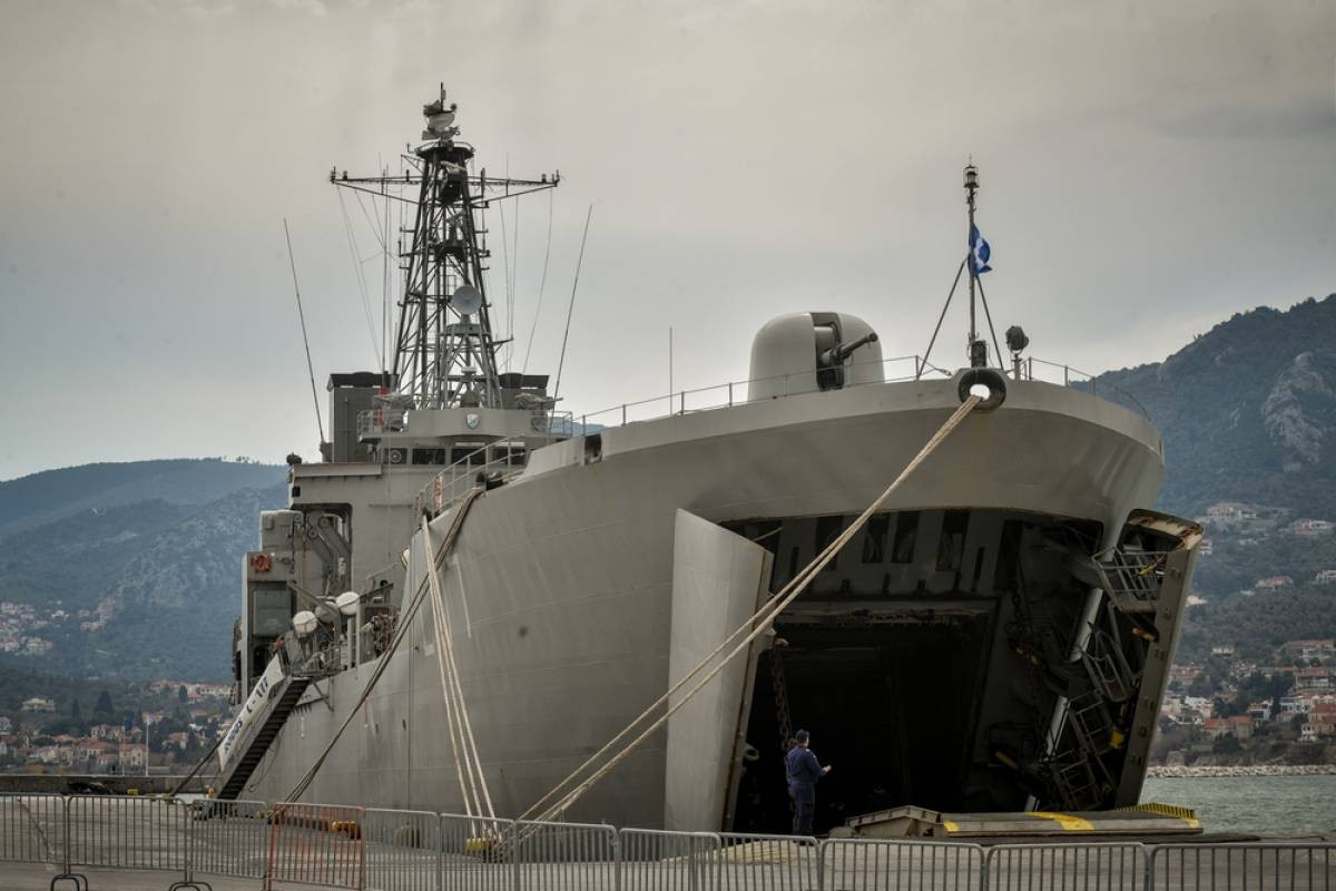 Στην Κέρκυρα το αρματαγωγό του Πολεμικού Ναυτικού «Ρόδος»