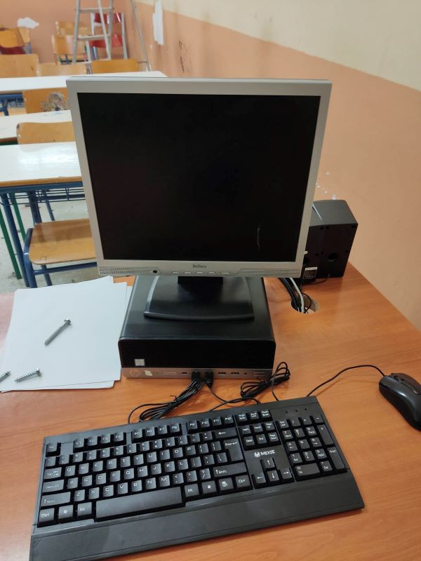 Υπολογιστής, προτζέκτορας και διαδίκτυο σε κάθε τάξη γυμνασίου, λυκείου και ΕΠΑΛ