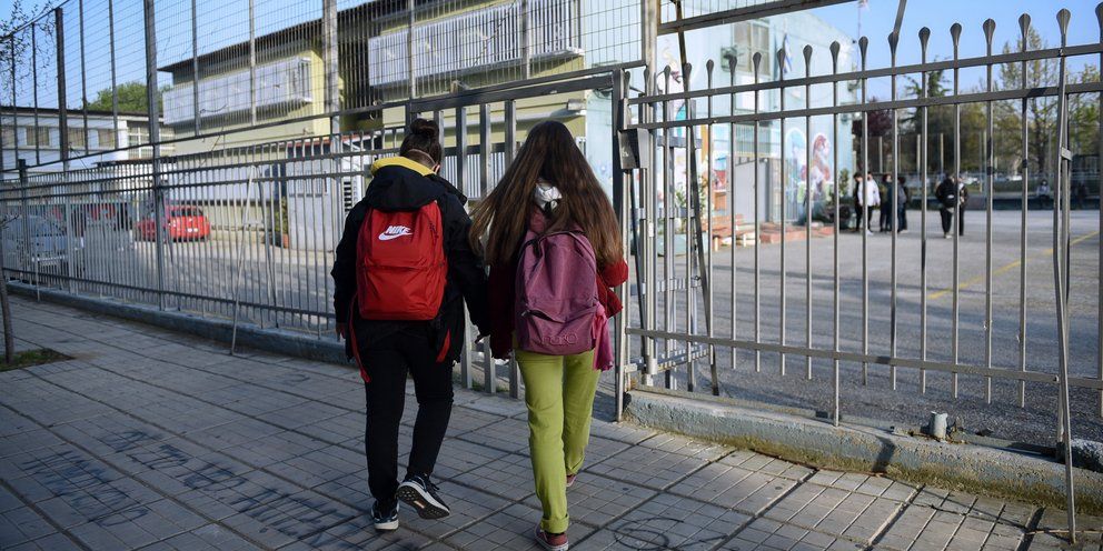 Άλλοι 42 μαθητές και τέσσερις εκπαιδευτικοί με κορωνοϊό στην Κέρκυρα