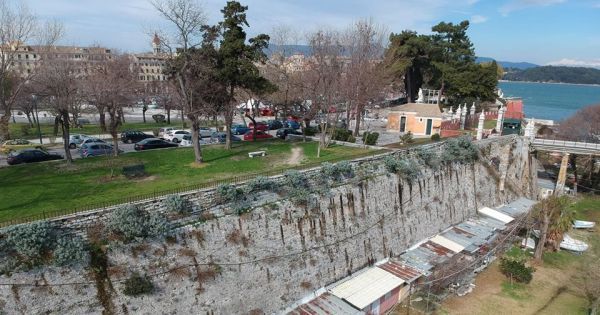 Αλ. Αυλωνίτης για αυθαίρετες κατασκευές εντός της τάφρου του Παλαιού Φρουρίου